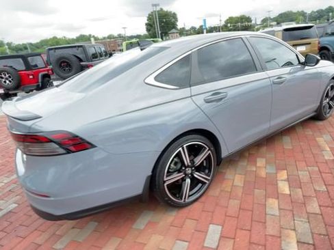 Used 2024 Honda Accord Sport image 9
