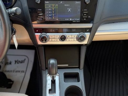 Used 2017 Subaru Outback 2.5i Premium image 11