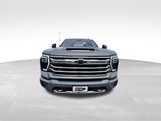 Used 2024 Chevrolet Silverado 2500 High Country w/ High Country Premium Package AWD/4WD image 3