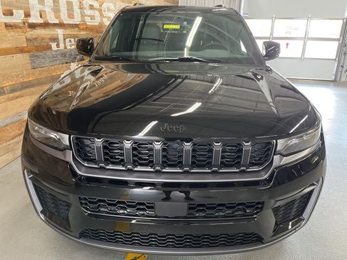 New 2026 Jeep Grand Cherokee L Limited AWD/4WD image 9