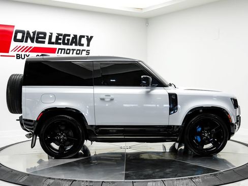 Used 2022 Land Rover Defender 90 V8 AWD/4WD image 5