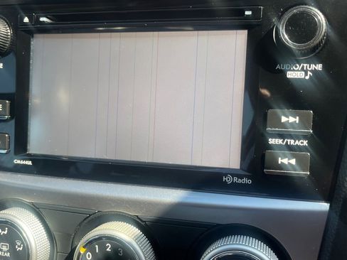 Used 2015 Subaru Crosstrek 2.0i Premium image 12