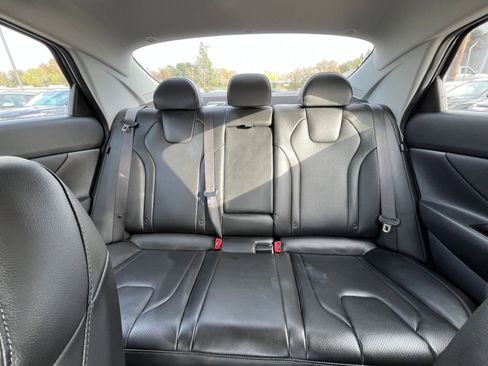 Used 2025 Hyundai Elantra Limited image 37