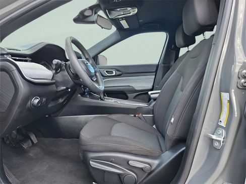 Used 2023 Jeep Compass Sport image 11