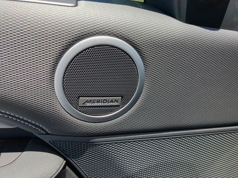 New 2025 Land Rover Discovery Dynamic SE image 17