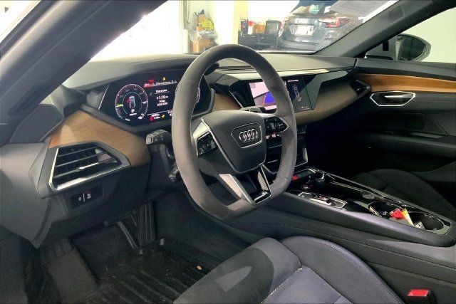 Used 2023 Audi e-tron GT Premium Plus AWD/4WD image 7
