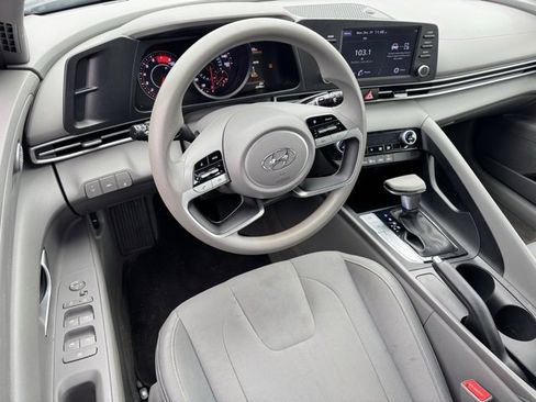 Used 2021 Hyundai Elantra SEL image 17