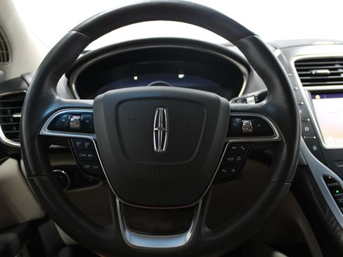 Used 2019 Lincoln Nautilus Reserve AWD/4WD image 30