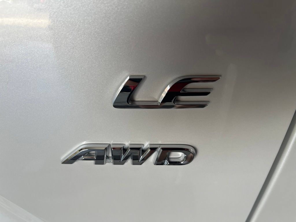 Used 2026 Toyota Corolla Cross LE AWD/4WD image 42