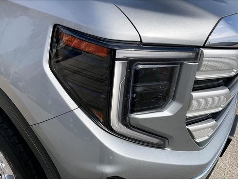 Used 2023 GMC Sierra 1500 SLE RWD image 26