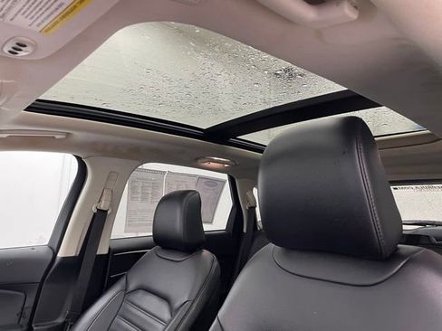 Used 2021 Ford Edge SEL w/ Convenience Package AWD/4WD image 9