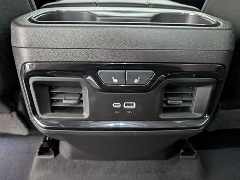 Used 2024 GMC Sierra 1500 AT4 w/ Technology Package AWD/4WD image 11