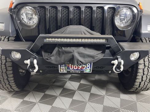 Used 2019 Jeep Wrangler Sport AWD/4WD image 9