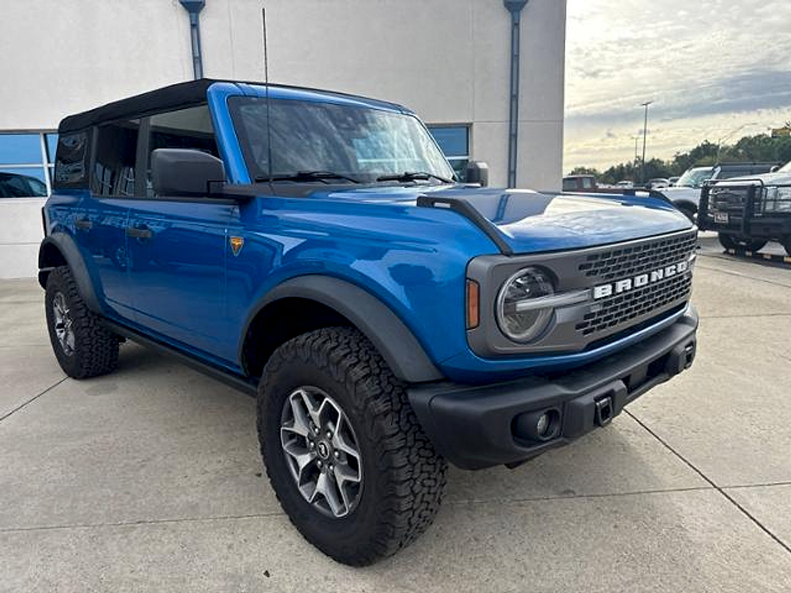 Used 2023 Ford Bronco Badlands AWD/4WD image 3
