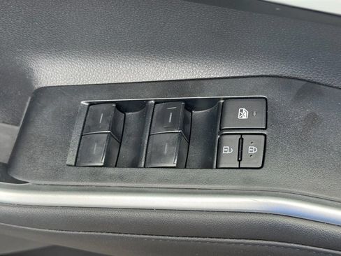 Used 2025 Toyota Highlander XLE AWD/4WD image 23