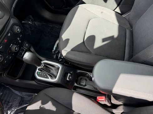 Used 2018 Jeep Renegade Altitude image 23