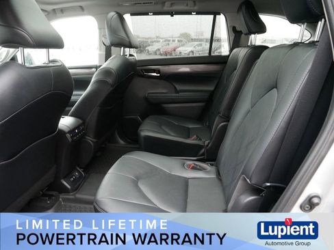 Used 2021 Toyota Highlander Platinum AWD/4WD image 17