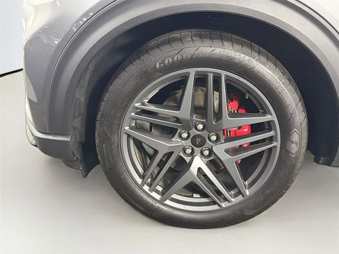 Used 2025 Ford Explorer ST AWD/4WD image 32
