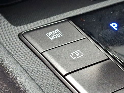 Certified 2025 Hyundai Elantra Sport image 26