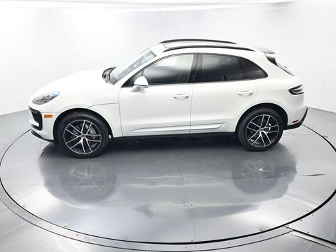 Certified 2023 Porsche Macan AWD/4WD image 35