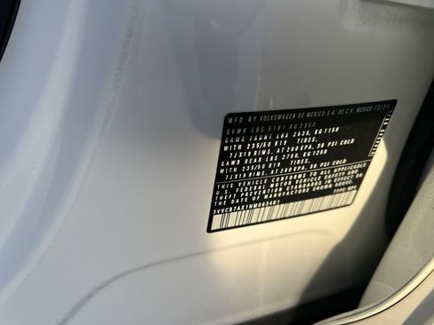 Certified 2022 Volkswagen Tiguan SE R-Line image 33