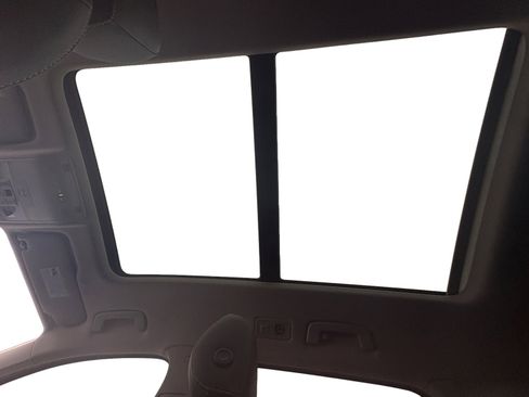 Certified 2024 Volkswagen Taos SEL image 6