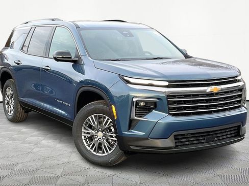 New 2026 Chevrolet Traverse LT w/ Driver Confidence Package image 2