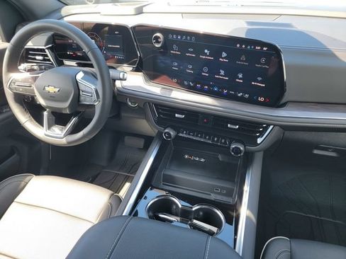 New 2026 Chevrolet Suburban Premier w/ Sun And Tow Package AWD/4WD image 30