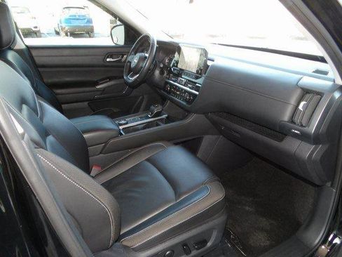 Certified 2024 Nissan Pathfinder SL image 26