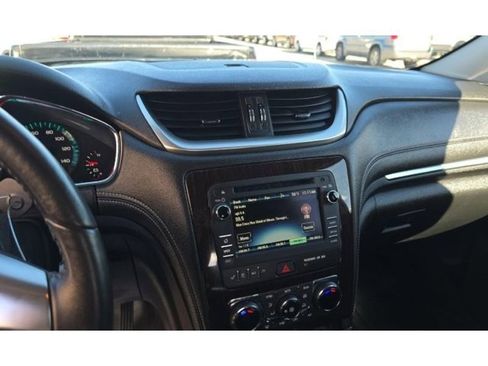 Used 2016 Chevrolet Traverse LT image 8