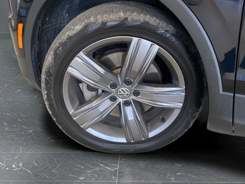 Used 2020 Volkswagen Tiguan SEL AWD/4WD image 30