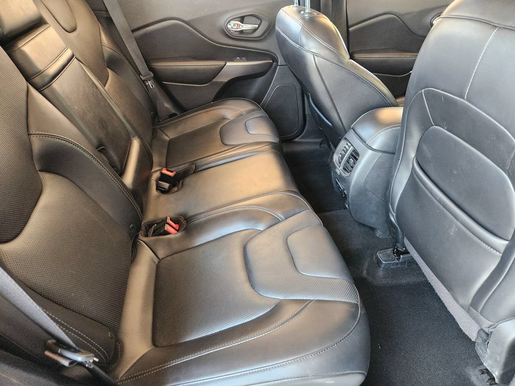Used 2019 Jeep Cherokee Limited FWD image 32