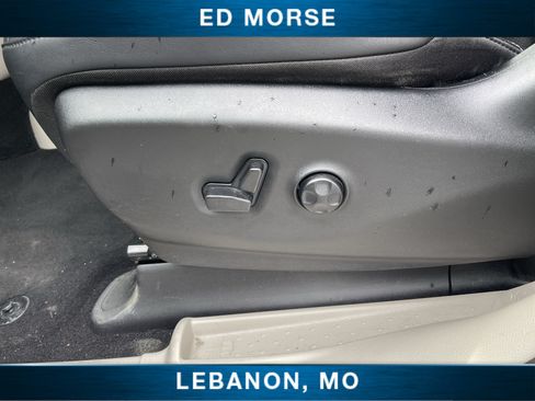 Used 2024 Chrysler Pacifica Touring-L FWD image 33