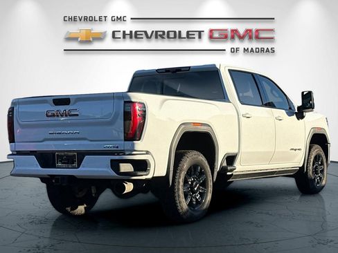 Used 2025 GMC Sierra 2500 AT4 w/ AT4 Premium Plus Package AWD/4WD image 3