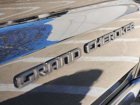 Used 2020 Jeep Grand Cherokee Altitude image 10