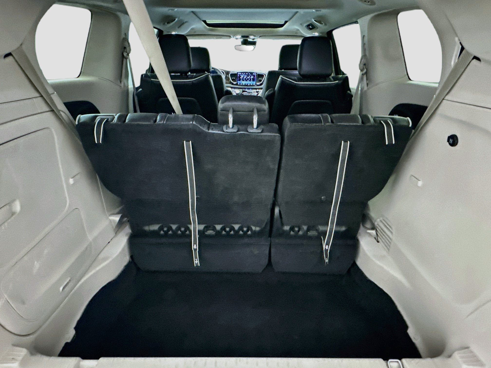 Used 2023 Chrysler Pacifica Limited FWD image 31