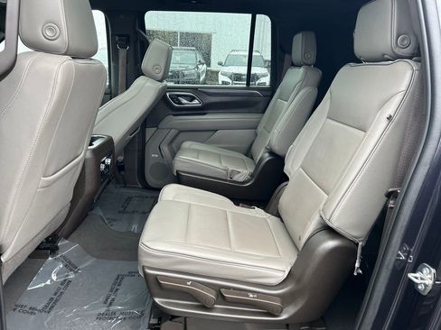 Used 2023 GMC Yukon XL SLT image 9