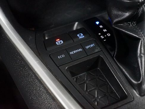 Used 2019 Toyota RAV4 XLE FWD image 21