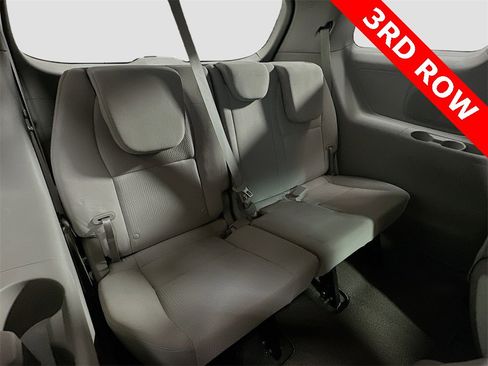 Used 2020 Kia Sedona L image 24