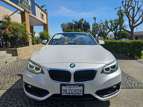 Used 2018 BMW 230i xDrive Convertible image 2