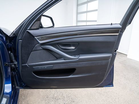 Used 2016 BMW 550i xDrive Sedan AWD/4WD image 26