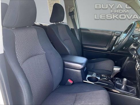 Used 2017 Toyota 4Runner TRD Off-Road AWD/4WD image 7