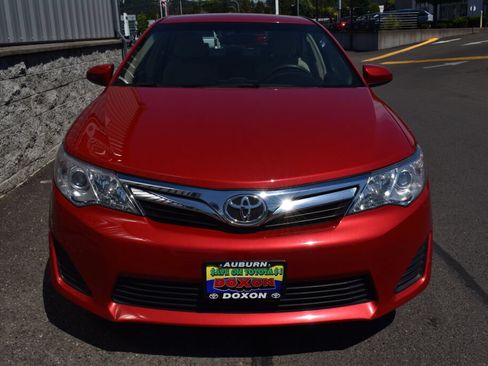 Used 2012 Toyota Camry LE FWD image 2