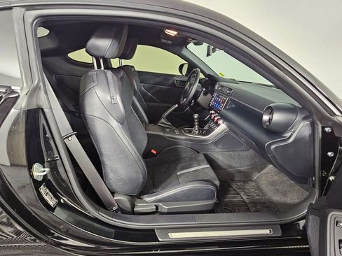 Used 2025 Toyota GR86 Premium w/ ALL Weather Mat Package (TMS) image 36