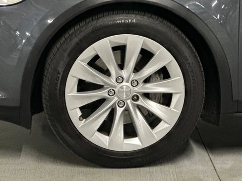 Used 2017 Tesla Model X 75D image 24