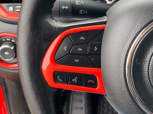 Used 2018 Jeep Renegade Latitude w/ Cold Weather Group image 18