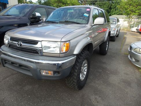 Used 2002 Toyota 4Runner SR5 AWD/4WD image 1