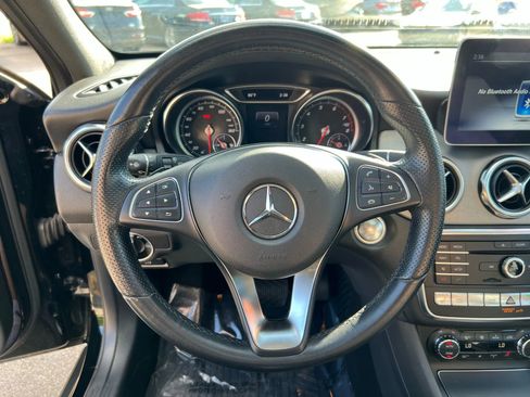 Used 2020 Mercedes-Benz GLA 250 GLA 250 4MATIC Sport Utility 4 w/ Premium Package image 11
