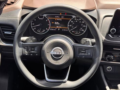 Used 2023 Nissan Rogue S image 11