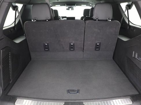 Used 2025 GMC Yukon XL Denali image 32